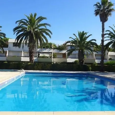L'oberoi, P2 Cabine Etoile Climatise, Piscine, Parking , Wi-fi, *